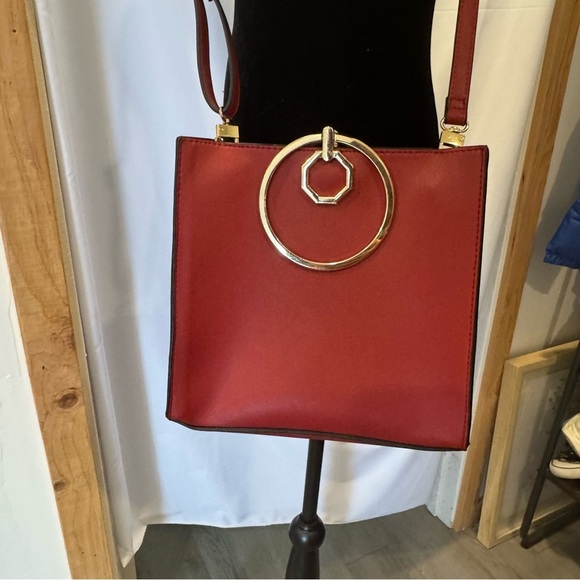 Neiman Marcus Deep Red Leather Crossbody Tote With Gold Geometric Hardware - Picture 5 of 8